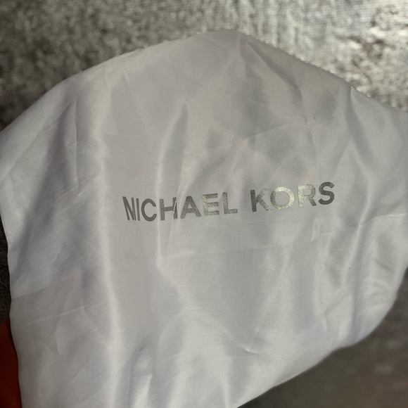 Micheal Kors purse - Picture 7 of 8